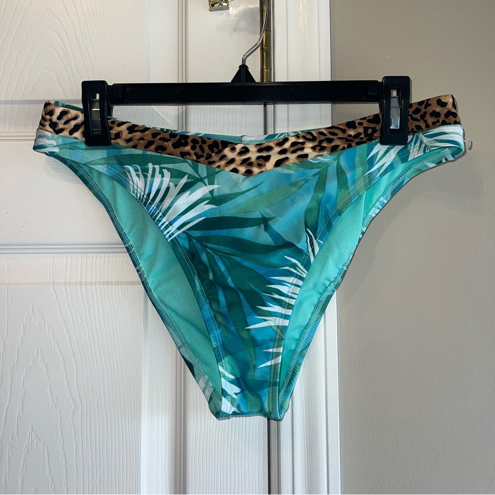 ⭐️NEW⭐️women’s swim bottoms size XL - Picture 2 of 5
